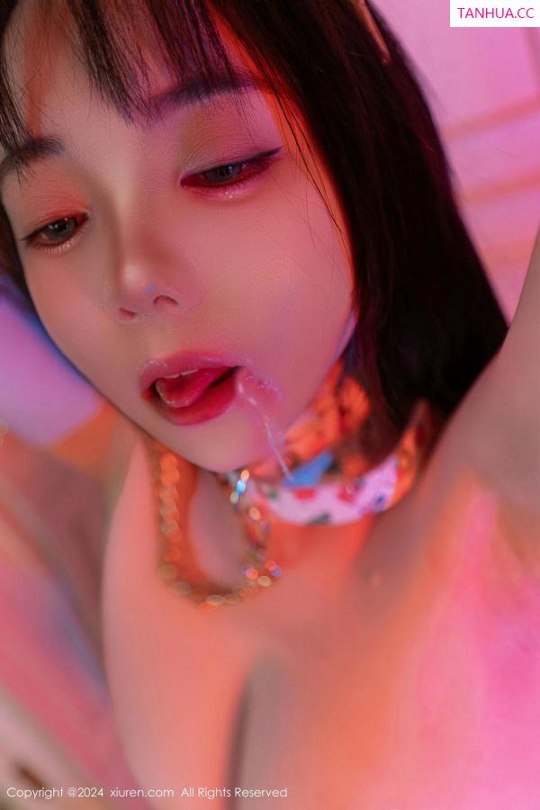   [XiuRen]高清写真图 2024.12.23 No.9638 软情 丝袜美臀第79张图片